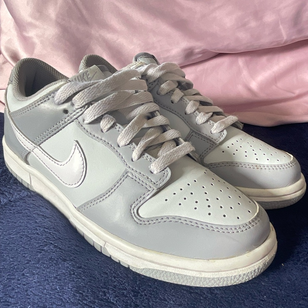 Nike Low-Top Sneakers in Light Gray and Cream